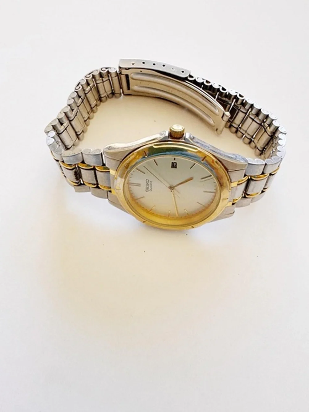 Seiko Quartz Two Tone Watch 35mm Cracked Crystal 7.25”